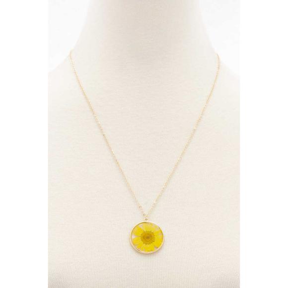 Rachell`s Boutique Jewelry - Flower Pendant Necklace